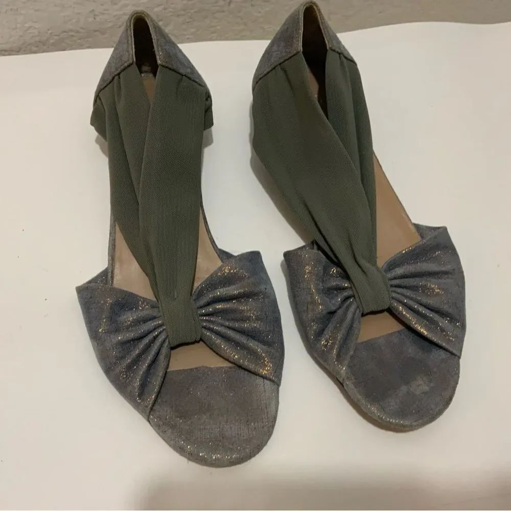 Donaldย Pliner - ladies Gray fancy sparkling flat shoes w fabricโcross strap 8